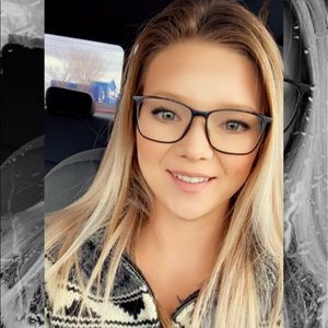 Meet your Posher, Crystal